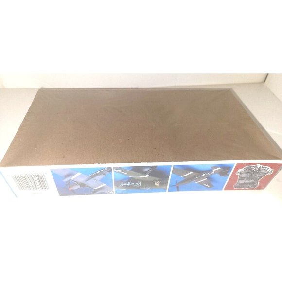 Monogram Model Kit - Confederate Air Force Ghost Squadron - P-51 Mustang #5214 - Picture 2 of 3